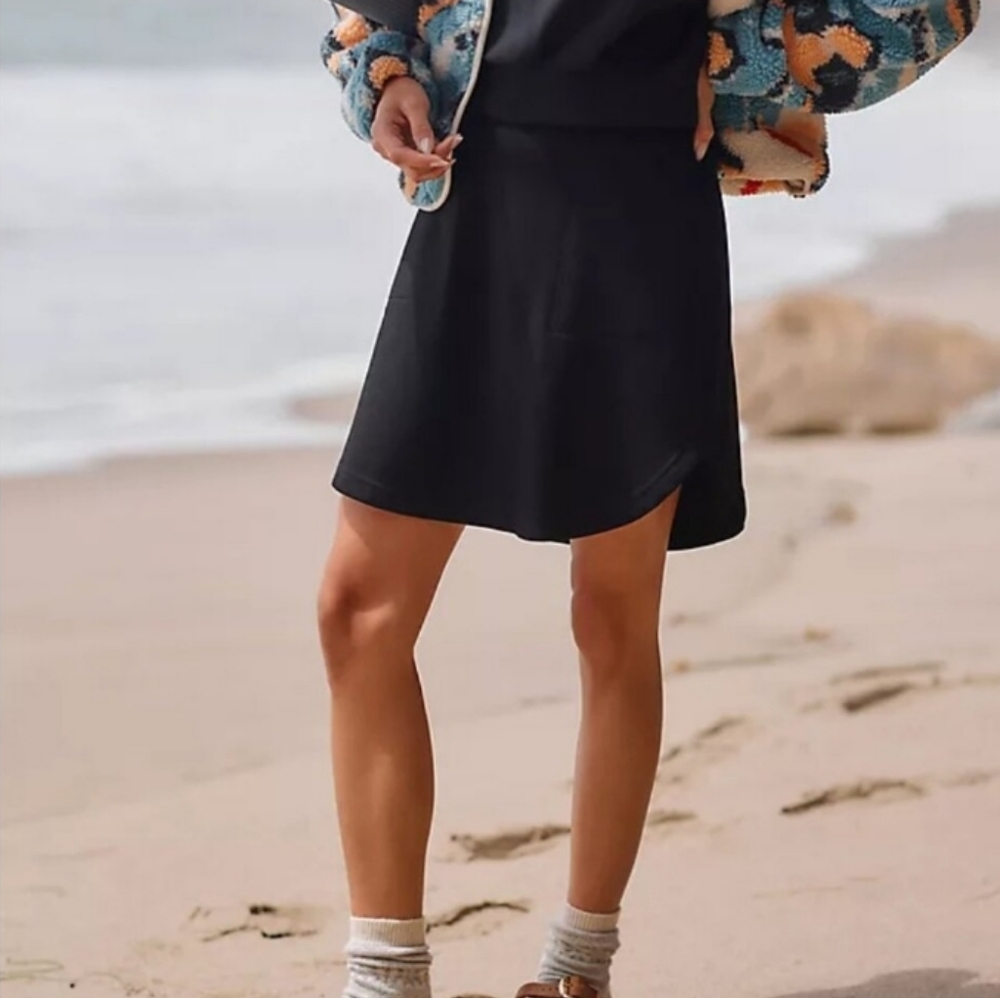 NWT Sweaty Betty casual pull on Sophia mini skirt